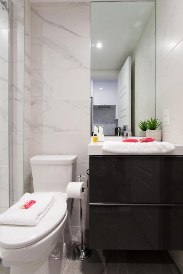 Romantic Studio In The Heart Of Little Italy By Den Stays Μόντρεαλ Εξωτερικό φωτογραφία