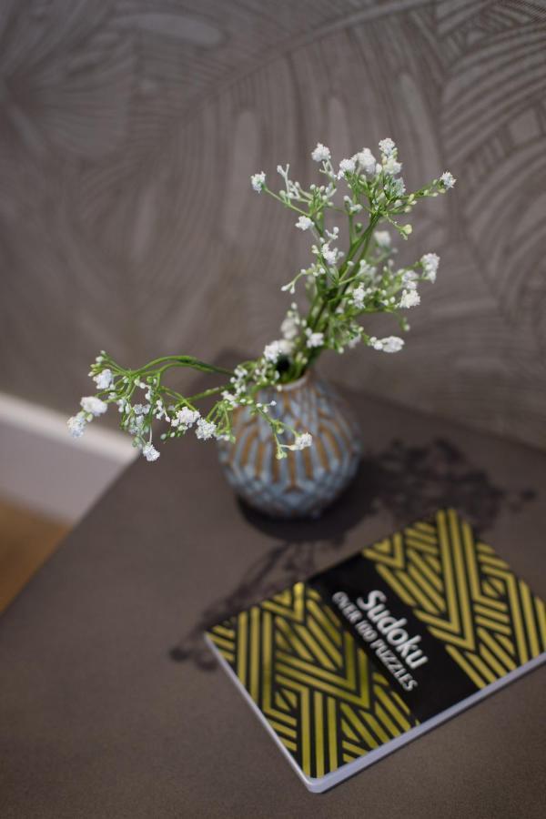 Romantic Studio In The Heart Of Little Italy By Den Stays Μόντρεαλ Εξωτερικό φωτογραφία