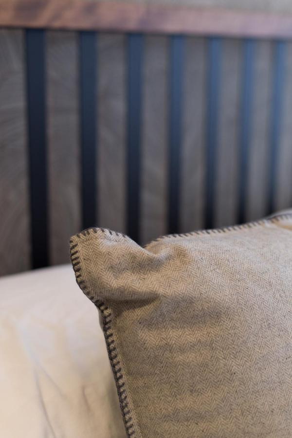 Romantic Studio In The Heart Of Little Italy By Den Stays Μόντρεαλ Εξωτερικό φωτογραφία